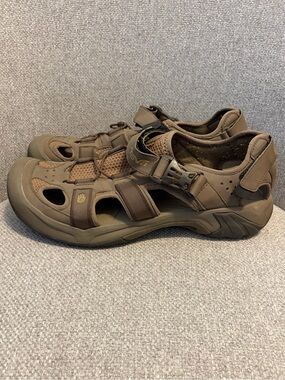 TEVA- men’s size 12 omnium.
